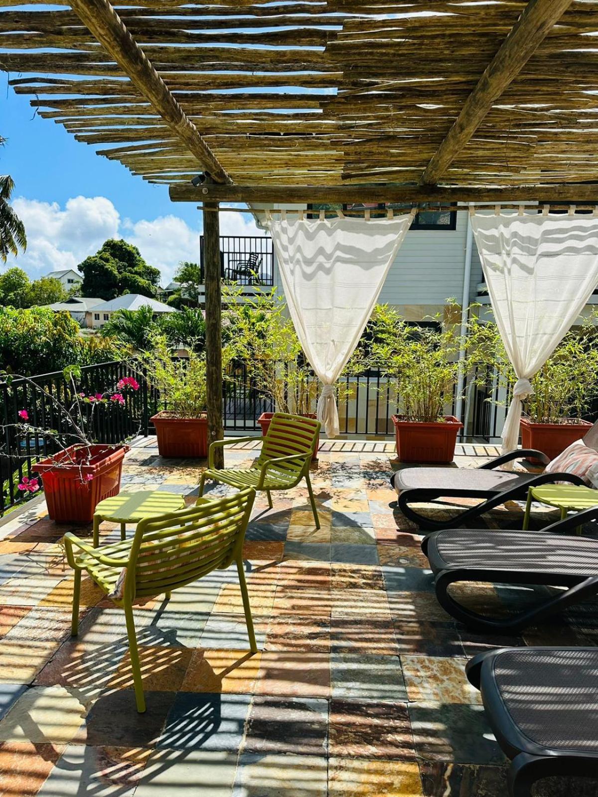 Lodoicea Apartments Bel Ombre Eksteriør bilde